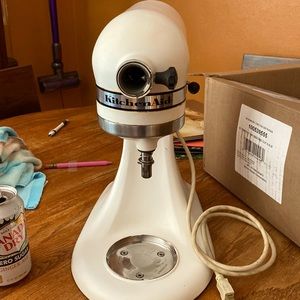 KitchenAid stand mixer PARTS ONLY! DOES NOT WORK